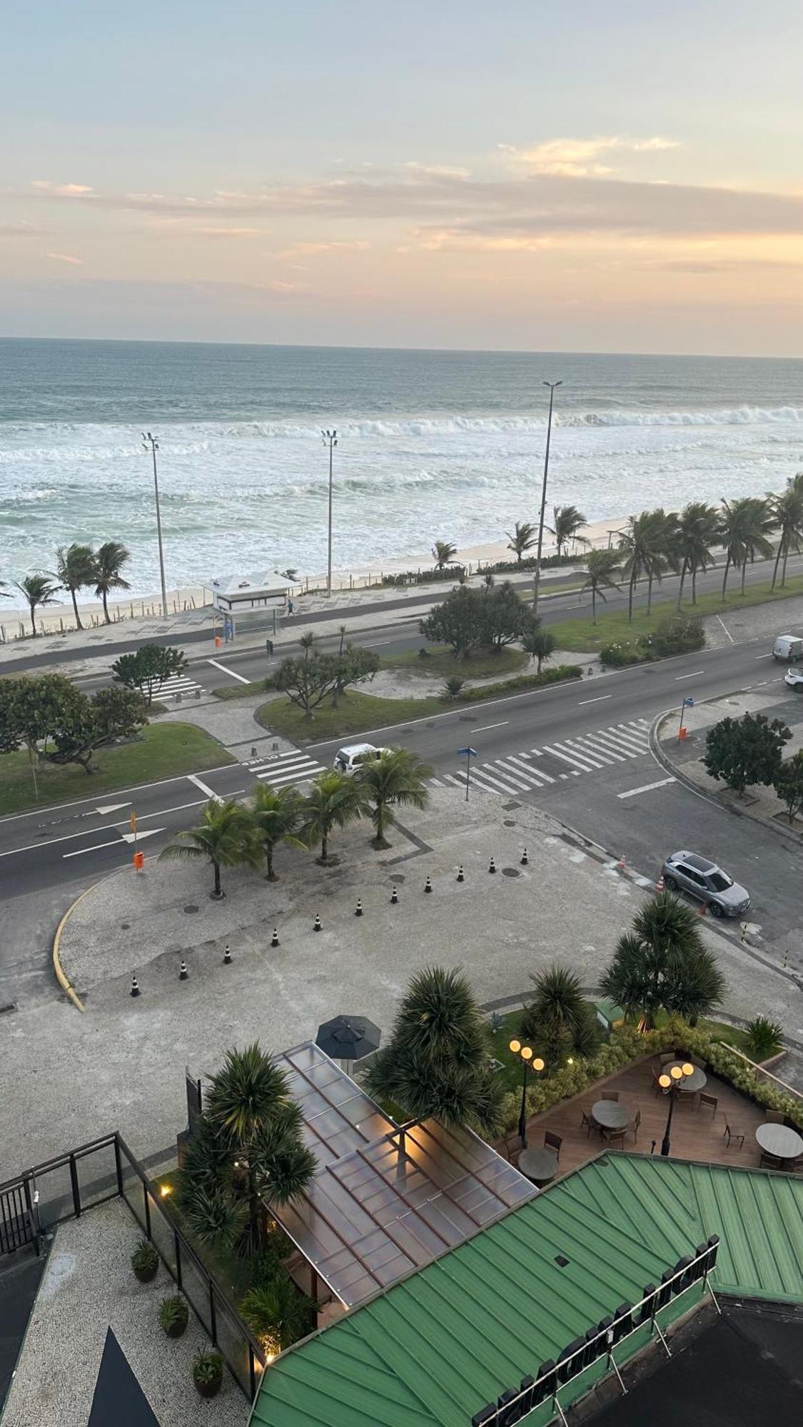 Lindo Apto No Melhor Lugar Da Barra Da Tijuca! Com Uma Vista De Tirar O Folego, Frente Para O Mar! Totalmente Equipado E Decorado Ao Lado Dos Melhores Hoteis E Quiosques Da Barra! Portaria 24H, Piscina, Sauna, Jacuzzi, Academia, Garagem, Wi-Fi, Lavan Rio de Janeiro Exterior photo